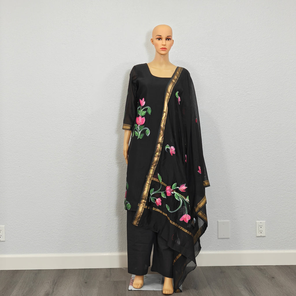 Kurta set with dupatta (Black Floral Kurta Set with Dupatta)