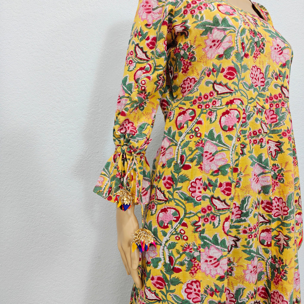 Kurta set with Dupatta (Yellow Floral Printed Kurta Set with Dupatta)