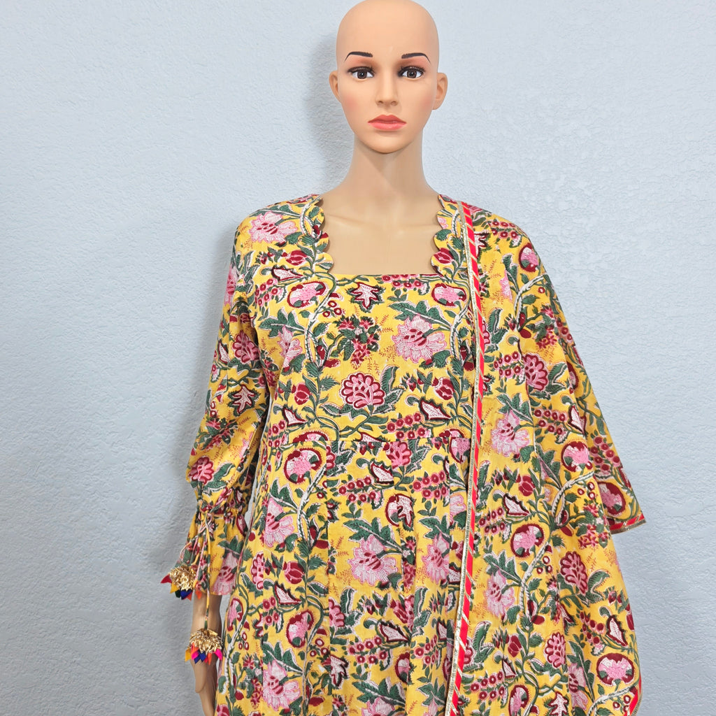 Kurta set with Dupatta (Yellow Floral Printed Kurta Set with Dupatta)
