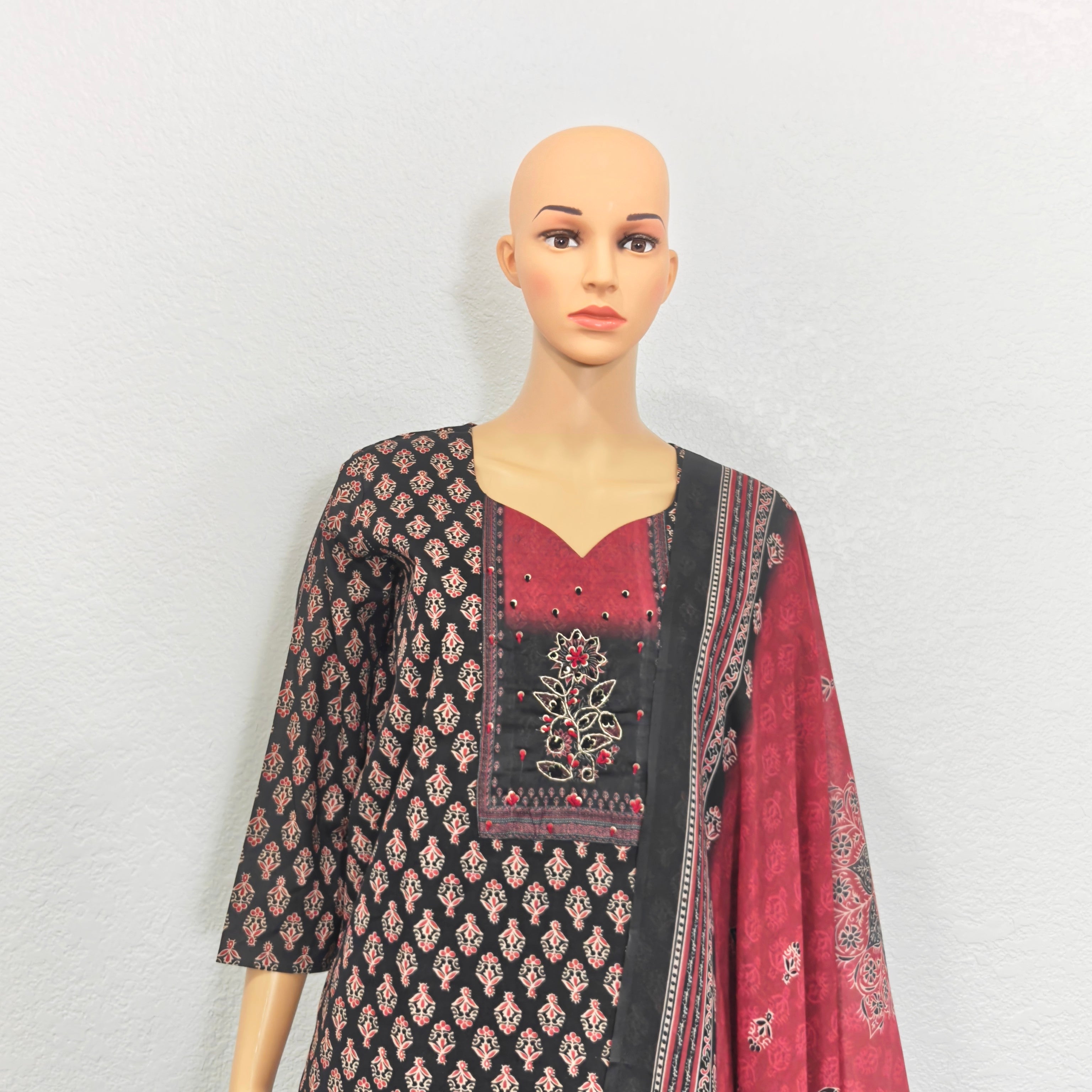 Kurta set with Dupatta (Black & Maroon Printed Kurta Set with Dupatta)