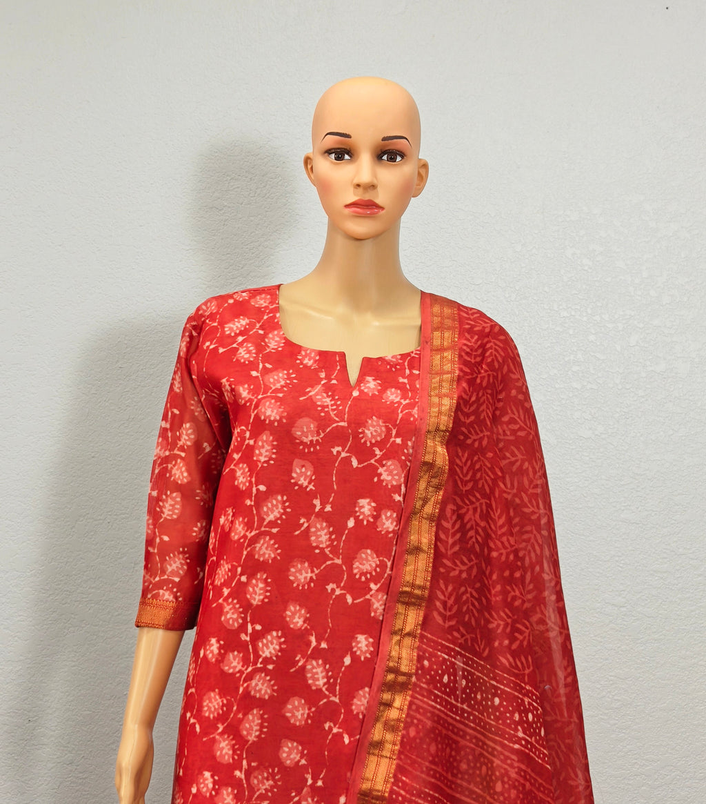 Kurta set with Dupatta (Red Printed Kurta Set with Dupatta)
