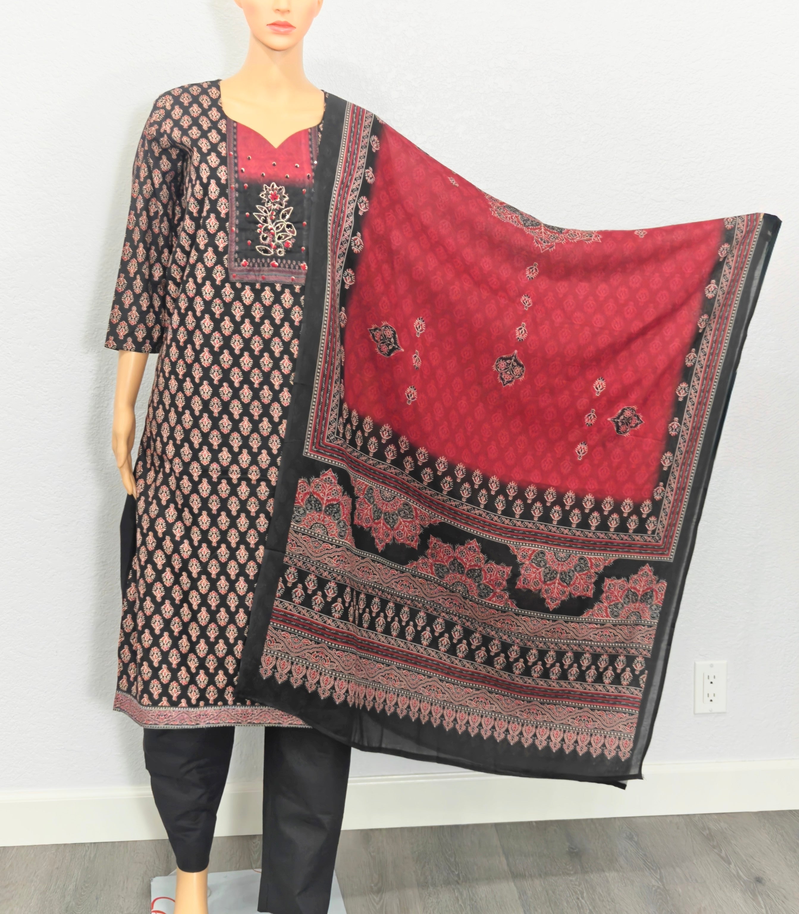 Kurta set with Dupatta (Black & Maroon Printed Kurta Set with Dupatta)